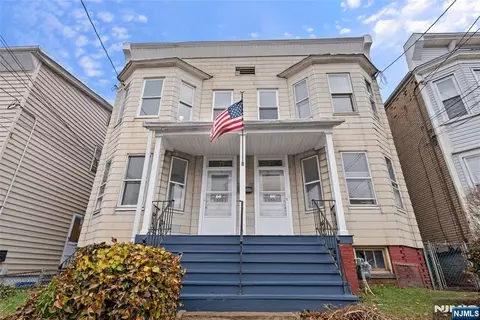 33-35 Delaware St, Elizabeth, NJ 07206