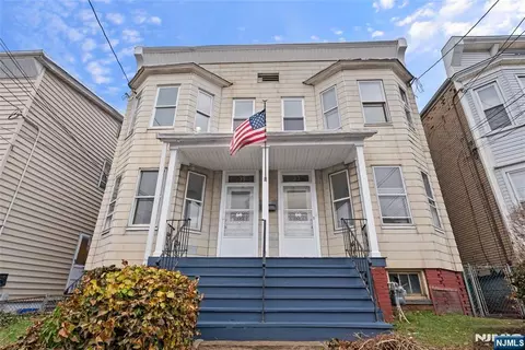 33-35 Delaware St, Elizabeth, NJ 07206