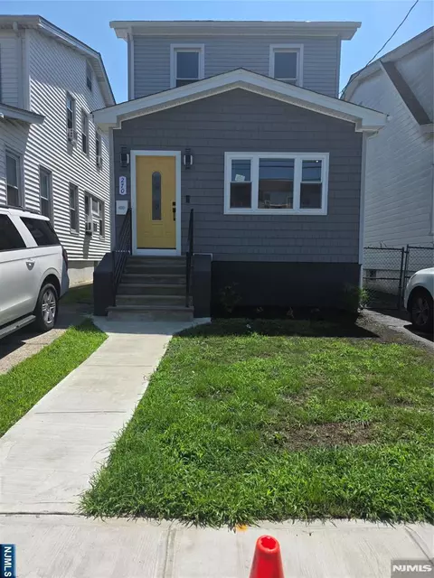 270 40th St, Irvington, NJ 07111