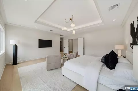 Bedroom - 92 Oliver Rd, Paramus, NJ 07652 photo 2 of 6