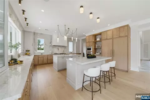 Kitchen - 92 Oliver Rd, Paramus, NJ 07652 photo 2 of 4