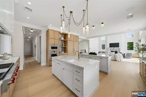 Kitchen - 92 Oliver Rd, Paramus, NJ 07652 photo 4 of 4
