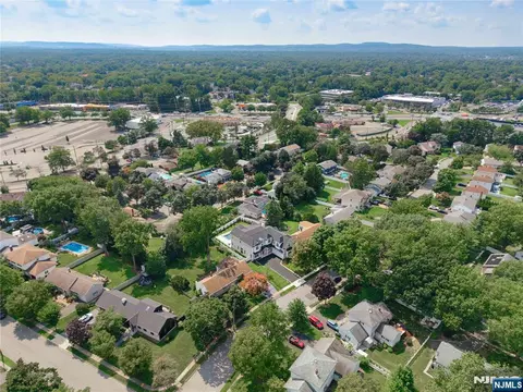 View/Area - 92 Oliver Rd, Paramus, NJ 07652 photo 2 of 2
