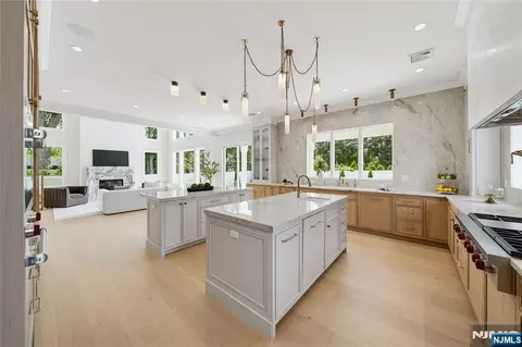 Kitchen - 92 Oliver Rd, Paramus, NJ 07652 photo 3 of 4