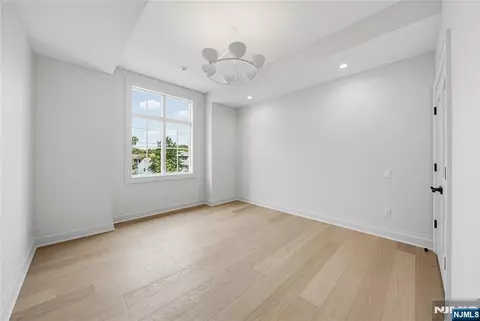 Bedroom - 92 Oliver Rd, Paramus, NJ 07652 photo 3 of 6