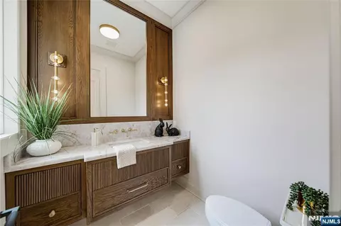 Bath - 92 Oliver Rd, Paramus, NJ 07652 photo 1 of 8