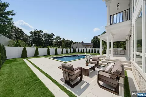 Exterior - 92 Oliver Rd, Paramus, NJ 07652 photo 4 of 4