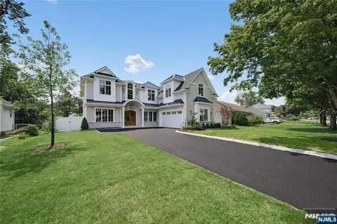 Exterior - 92 Oliver Rd, Paramus, NJ 07652 photo 2 of 4