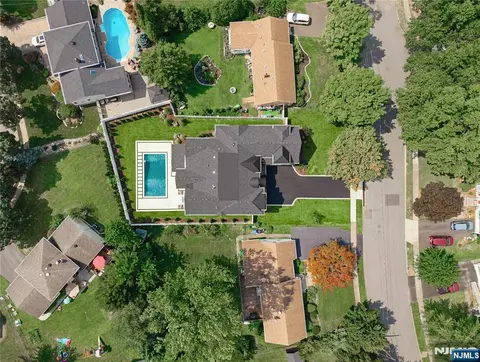 View/Area - 92 Oliver Rd, Paramus, NJ 07652 photo 1 of 2