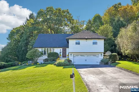 42 Emeline Dr, Hawthorne, NJ 07506