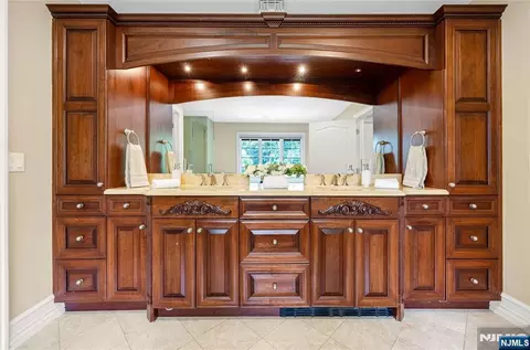 Bath - 68 Eagle Rim Rd, Saddle River, NJ 07458 photo 3 of 6