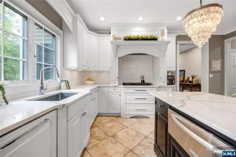 Kitchen - 68 Eagle Rim Rd, Saddle River, NJ 07458 photo 4 of 4