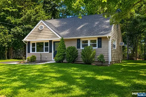 Exterior - 27 Ferndale Rd, Wayne, NJ 07470 photo 2 of 4