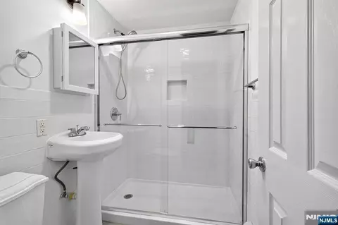 Bath - 27 Ferndale Rd, Wayne, NJ 07470 photo 1 of 2