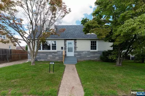 1009 Melrose Ave, Blackwood, NJ 08012
