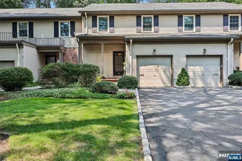 4 Allison Ct, Allendale, NJ 07401