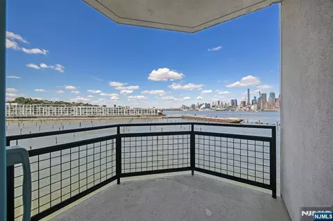 600 Harbor Blvd #955, Weehawken, NJ 07086