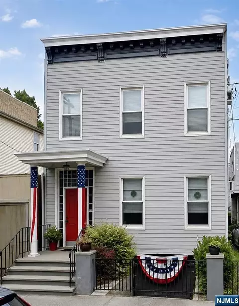 522 26th St, Union City, NJ 07087
