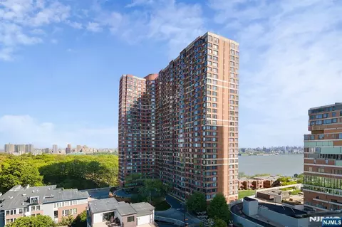 100 Old Palisade Rd #3415, Fort Lee, NJ 07024