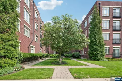 4430 Riverview Ave #430, Englewood, NJ 07631