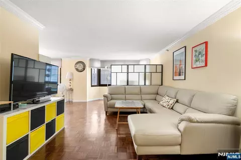 Living - 326 Prospect Ave #8J, Hackensack, NJ 07601 photo 2 of 3