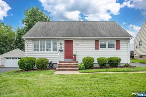 11 Susan Ct, Clifton, NJ 07012