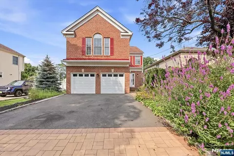 2-26 Grunauer Pl, Fair Lawn, NJ 07410