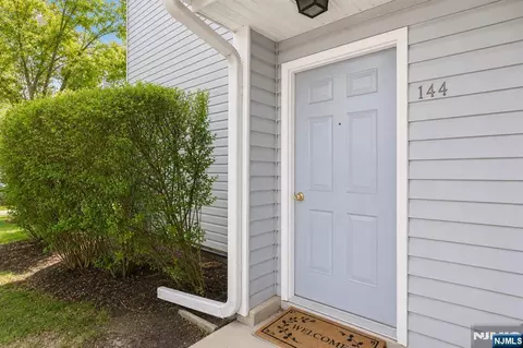 144 Prestwick Way #144, Edison, NJ 08820
