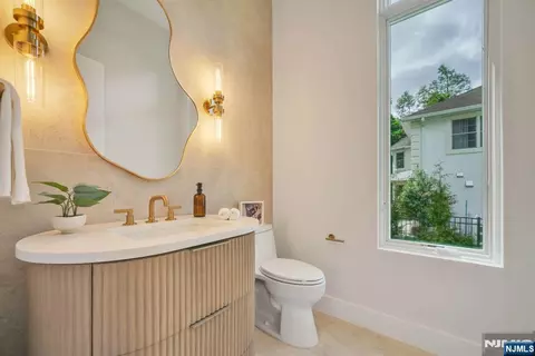 Bath - 61 Mac Arthur Ave, Closter, NJ 07624 photo 1 of 6