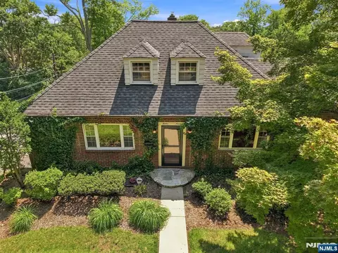 1219 Valley Rd, Montclair, NJ 07043