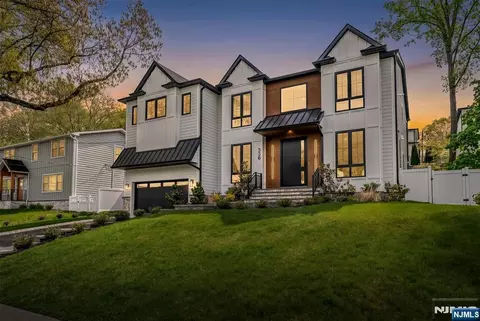 Exterior - 336 Lockwood Dr, Paramus, NJ 07652 photo 2 of 6