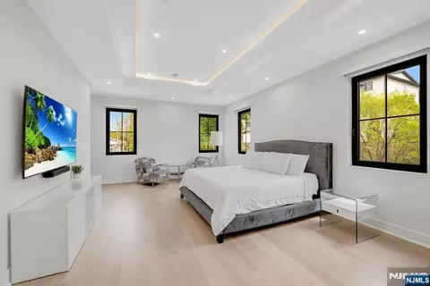 Bedroom - 336 Lockwood Dr, Paramus, NJ 07652 photo 3 of 9