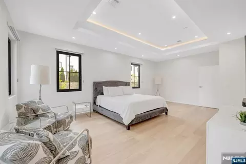 Bedroom - 336 Lockwood Dr, Paramus, NJ 07652 photo 2 of 9