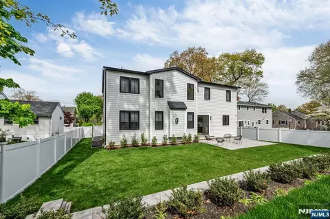 Exterior - 336 Lockwood Dr, Paramus, NJ 07652 photo 5 of 6