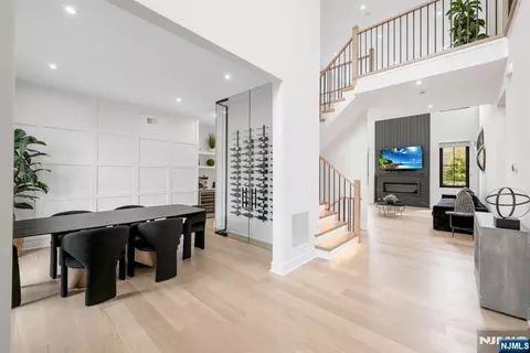 Entry Way - 336 Lockwood Dr, Paramus, NJ 07652 photo 2 of 5