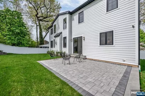Exterior - 336 Lockwood Dr, Paramus, NJ 07652 photo 3 of 6