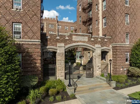 275 Engle St #B1-A, Englewood, NJ 07631