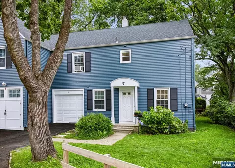 7 Burnham Pl, Fair Lawn, NJ 07410