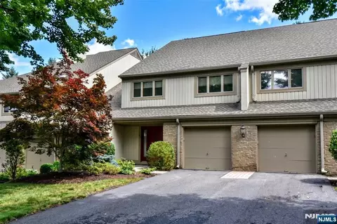 281 E Vista View Dr, Mahwah, NJ 07430