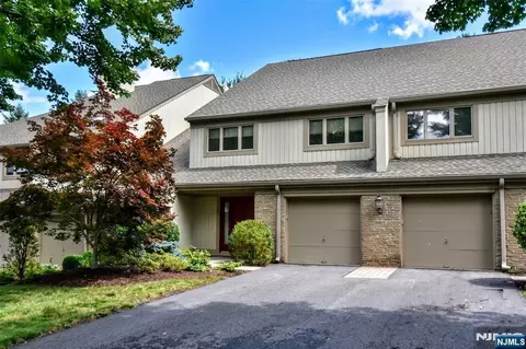 281 E Vista View Dr, Mahwah, NJ 07430