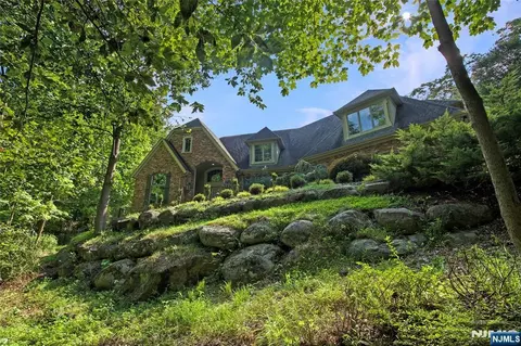 102 Seminary Dr, Mahwah, NJ 07430