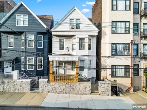 14 48th St, Weehawken, NJ 07086