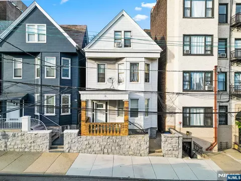 14 48th St, Weehawken, NJ 07086