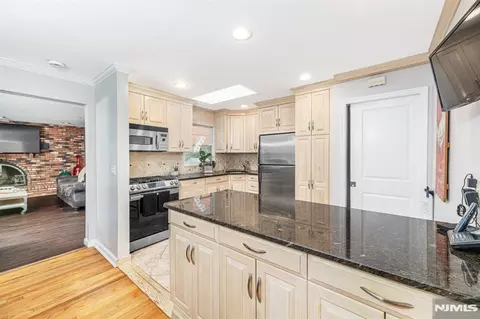 Entry Way - 376 Chelsea St, Paramus, NJ 07652 photo 2 of 2
