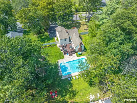 View/Area - 376 Chelsea St, Paramus, NJ 07652 photo 1 of 3