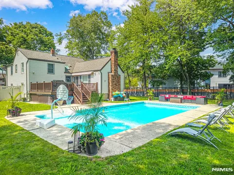 Exterior - 376 Chelsea St, Paramus, NJ 07652 photo 3 of 8