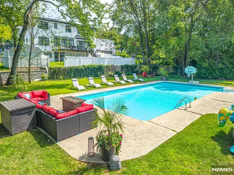 Exterior - 376 Chelsea St, Paramus, NJ 07652 photo 4 of 8