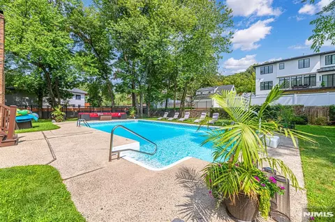 Exterior - 376 Chelsea St, Paramus, NJ 07652 photo 7 of 8