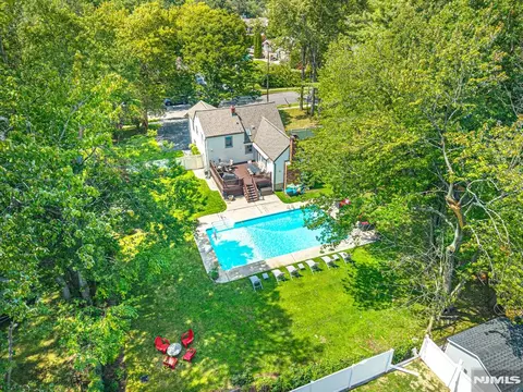 View/Area - 376 Chelsea St, Paramus, NJ 07652 photo 3 of 3