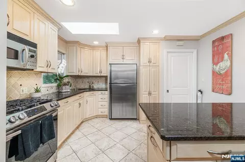 Kitchen - 376 Chelsea St, Paramus, NJ 07652 photo 2 of 3